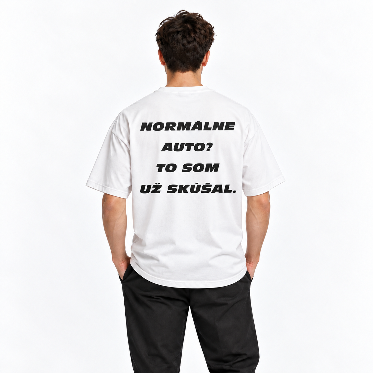 Normálne auto? To som už skúšal – biele tričko zozadu