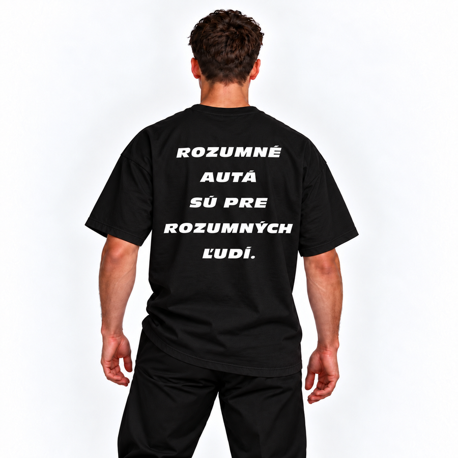 Rozumné autá sú pre rozumných ľudí – čierne oversized tričko na postave, pohľad zozadu