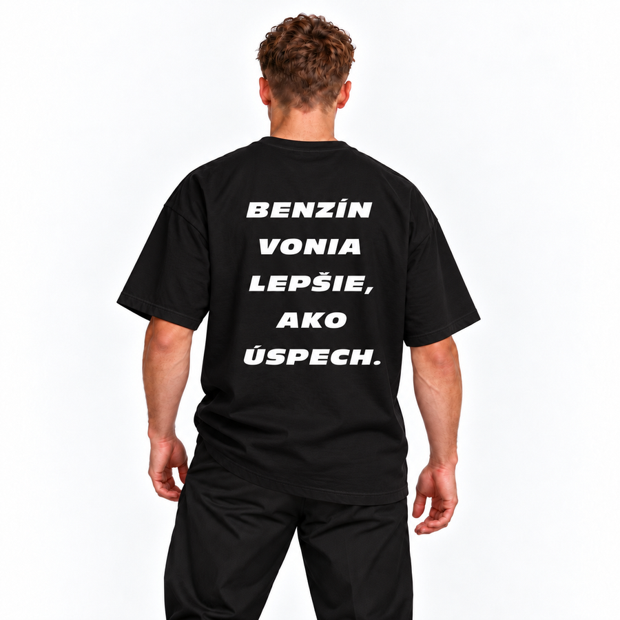 Benzín vonia lepšie ako úspech – čierne oversized tričko na postave, pohľad zozadu
