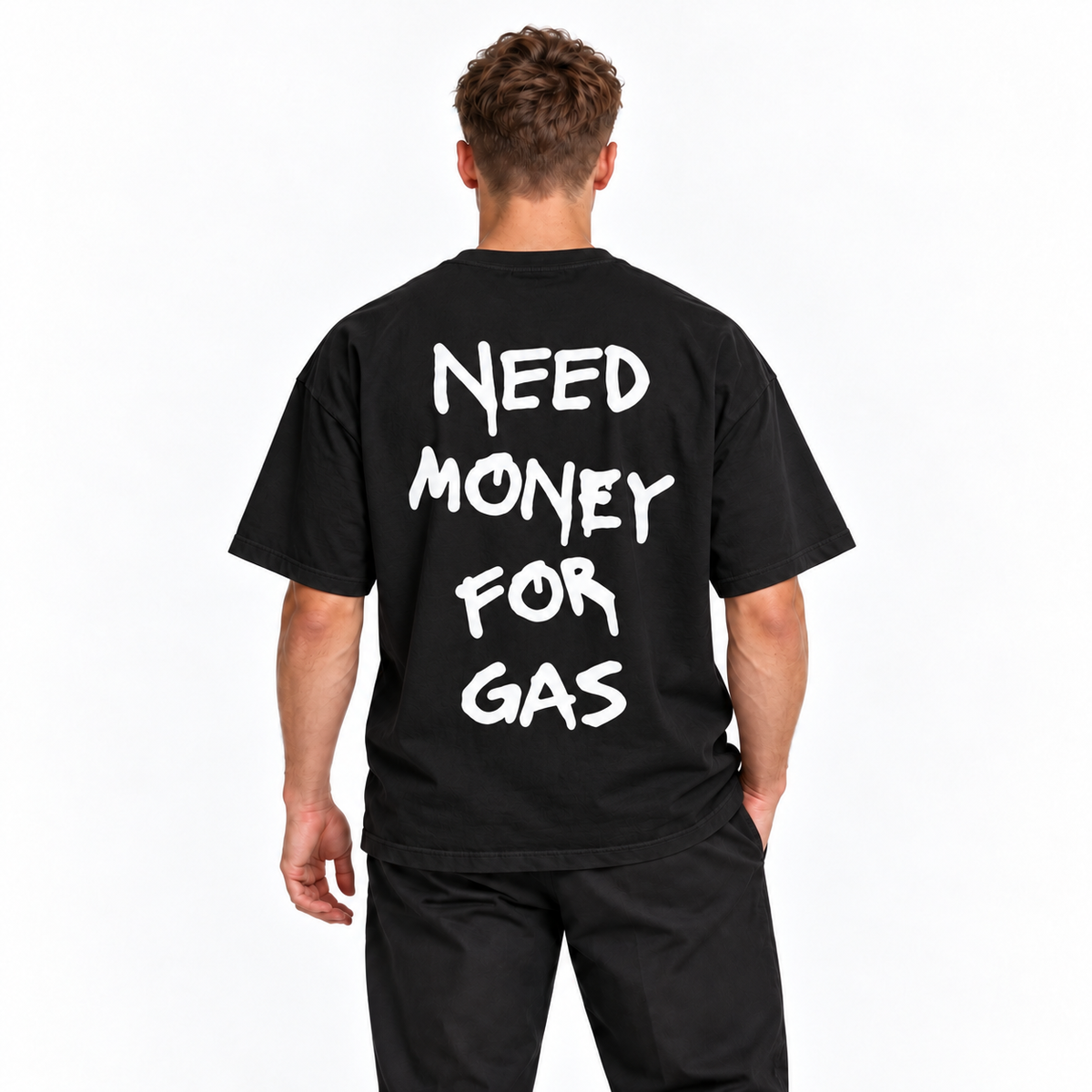 Need Money For Gas – čierne oversized tričko na postave, pohľad zozadu