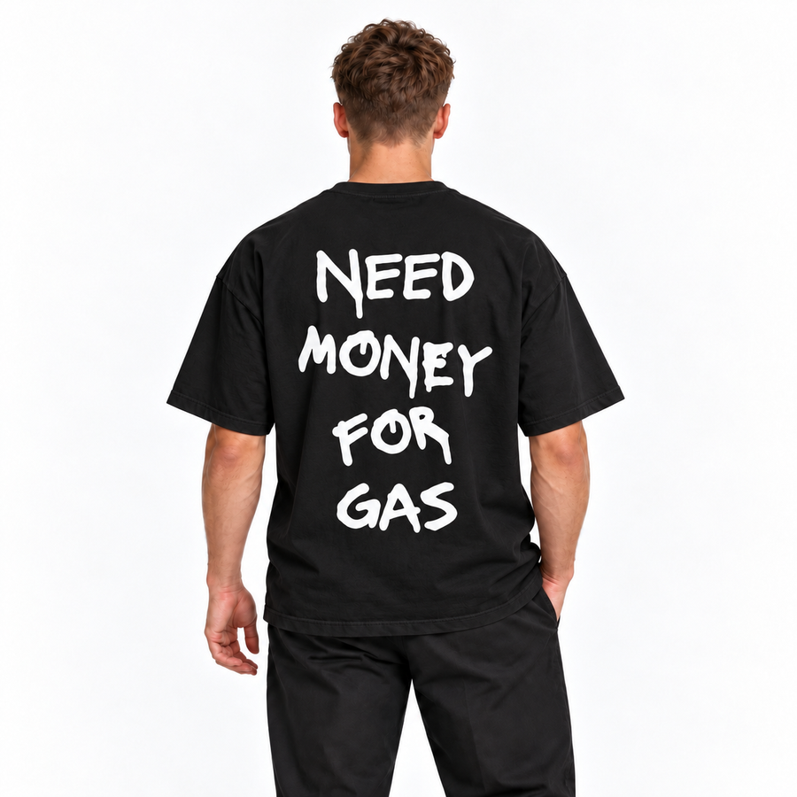 Need Money For Gas – čierne oversized tričko na postave, pohľad zozadu