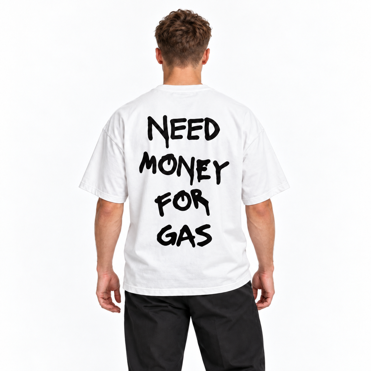 Need Money For Gas – biele oversized tričko na postave, pohľad zozadu