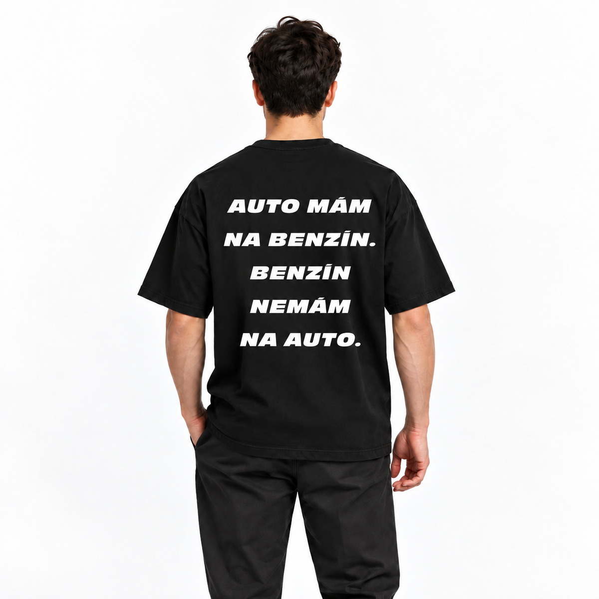 Auto mám na benzín. Benzín nemám na auto – čierne oversized tričko na postave, pohľad zozadu