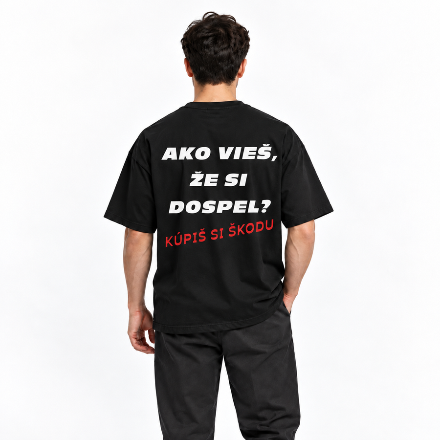 Ako vieš, že si dospel? Kúpiš si Škodu – čierne oversized tričko na postave, pohľad zozadu