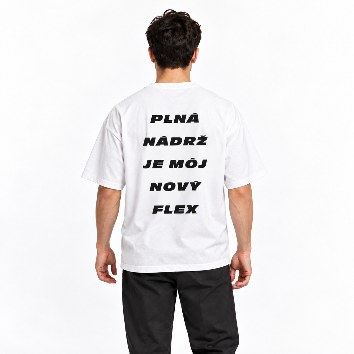 Oversized tričko na modeli – zadná strana