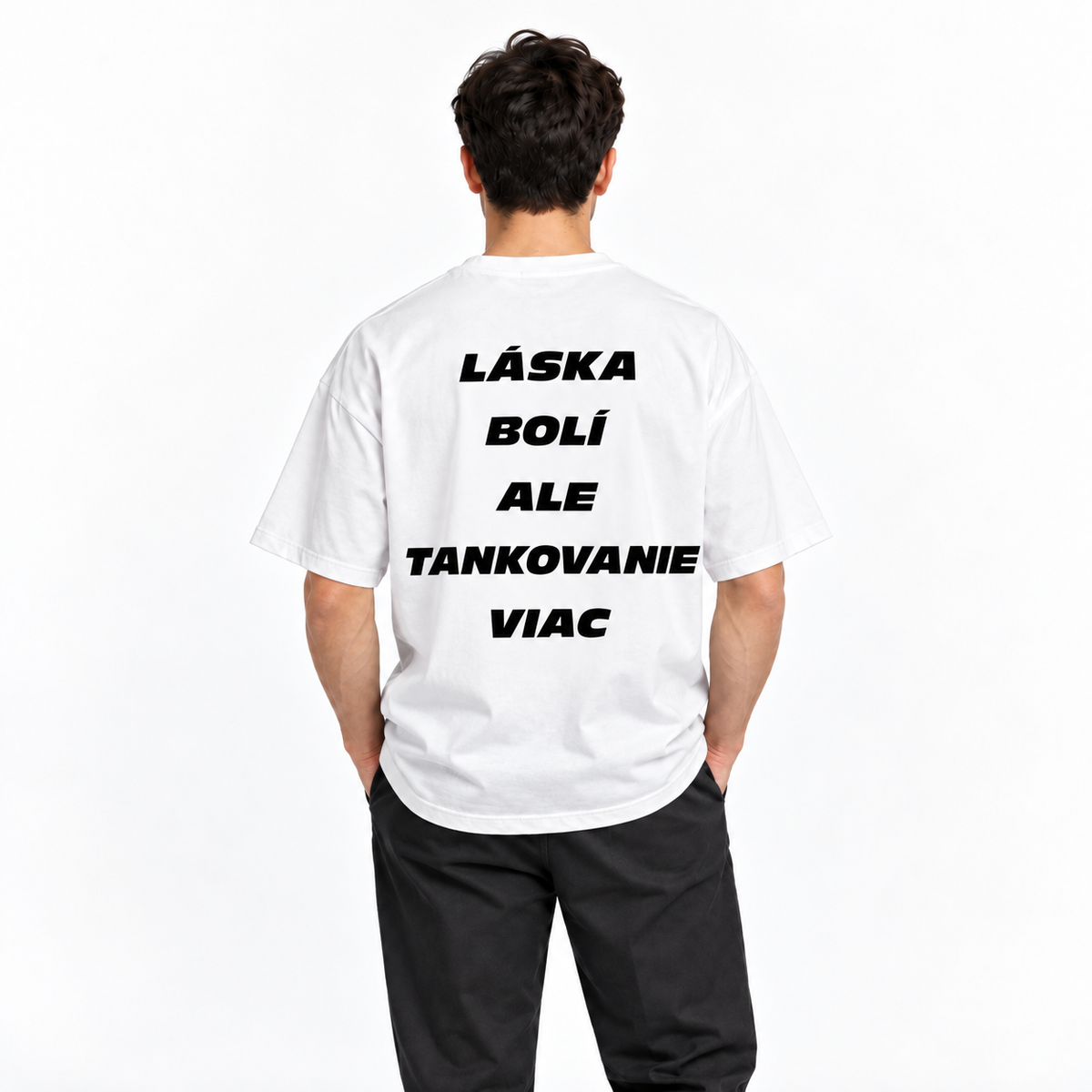 Oversized tričko na modeli – zadná strana
