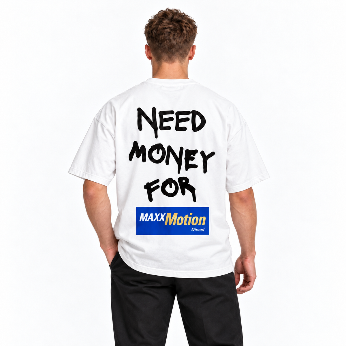 Need Money For MAXXMotion Diesel – biele oversized tričko na postave, pohľad zozadu