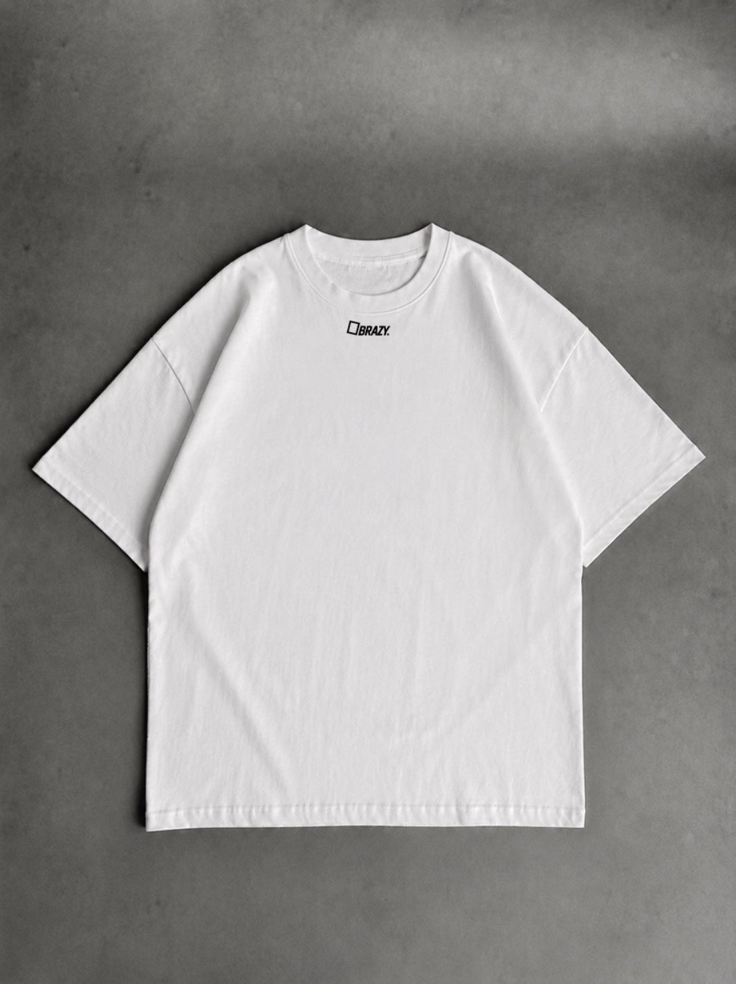 Predná strana bieleho oversized trička s logom Obrazy
