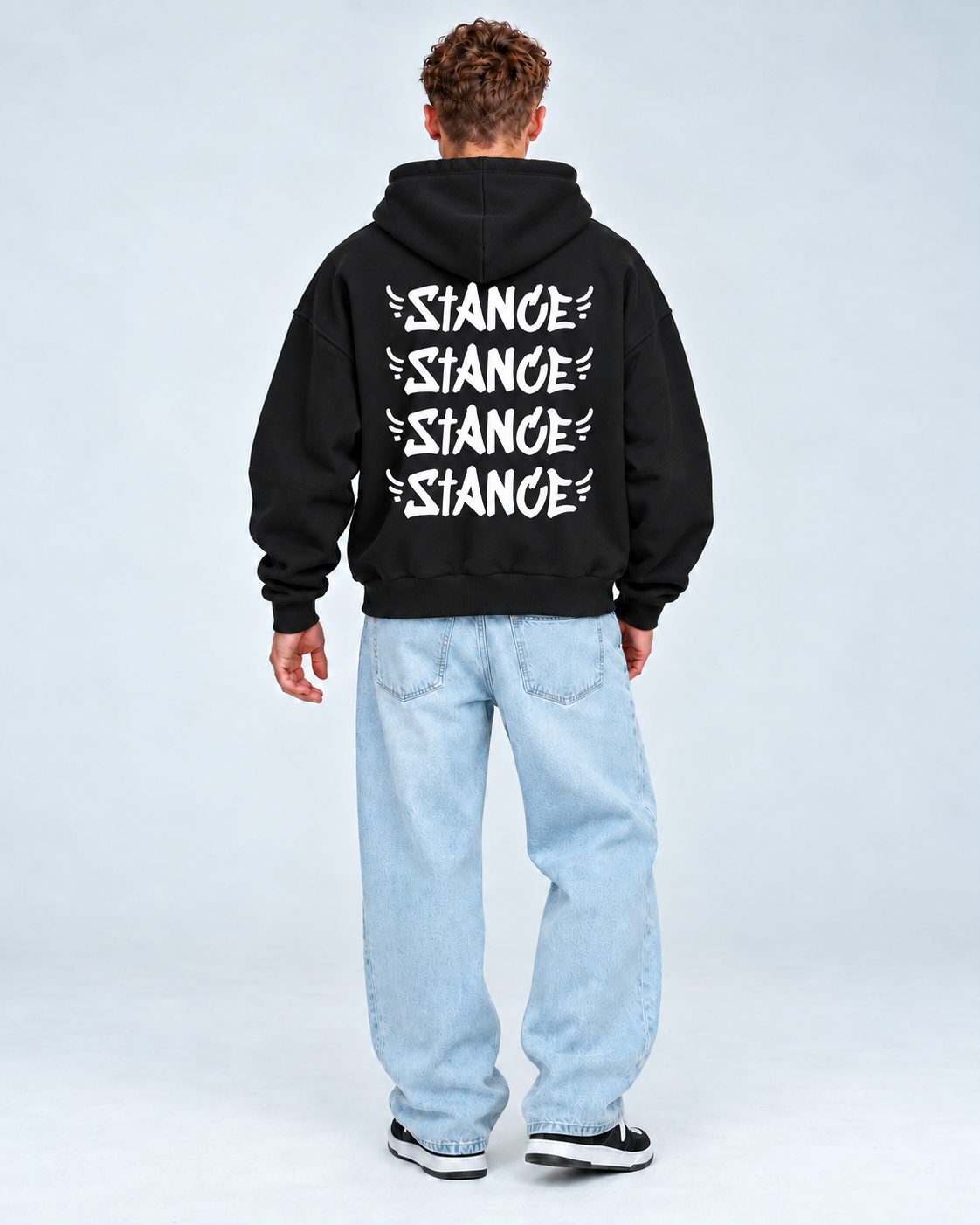 Inspired by Stance – čierna oversized mikina na postave, pohľad zozadu