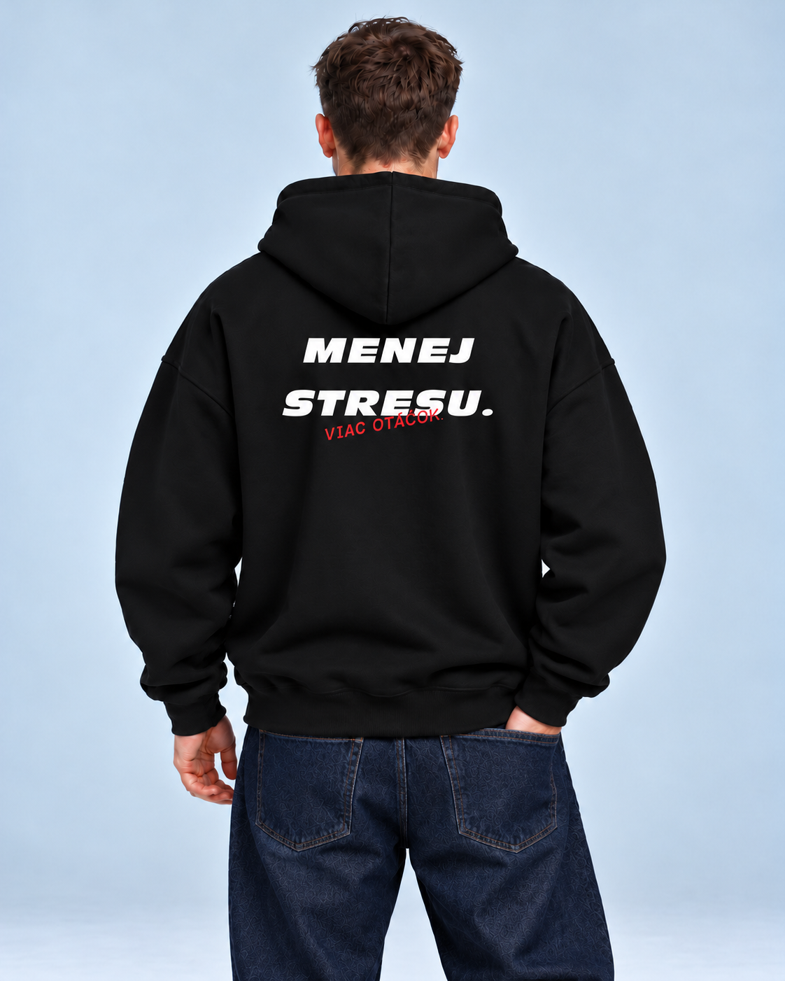 Menej stresu. Viac otáčok – čierna oversized mikina, pohľad zozadu