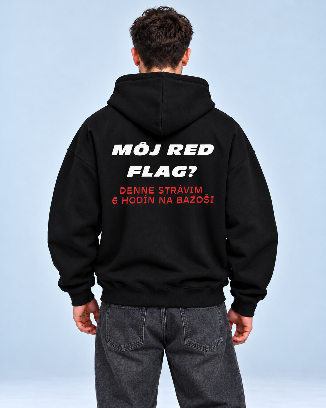 Môj red flag? Bazoš – čierna oversized mikina, pohľad zozadu