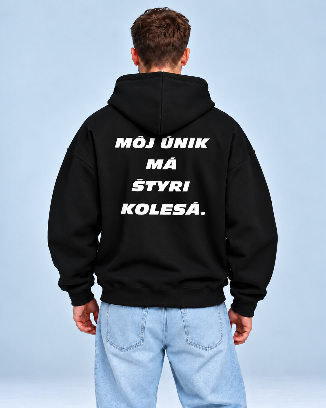 Môj únik má štyri kolesá – čierna oversized mikina, pohľad zozadu