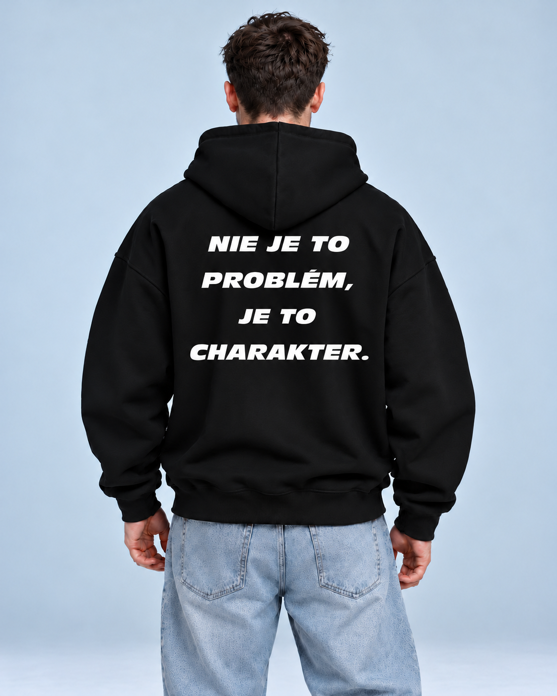 Nie je to problém, je to charakter – čierna oversized mikina, pohľad zozadu
