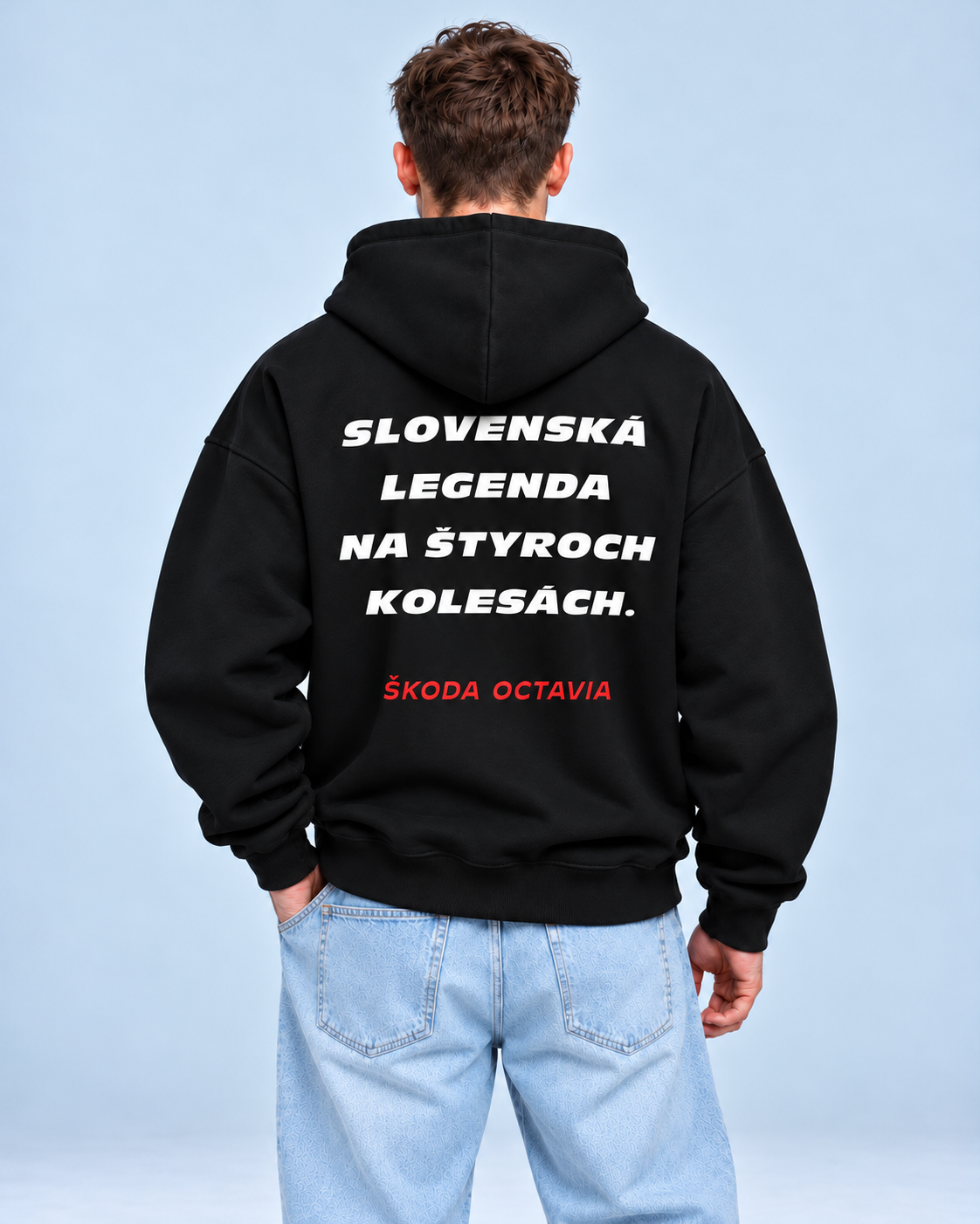 Slovenská legenda na štyroch kolesách – Škoda Octavia – čierna oversized mikina, pohľad zozadu
