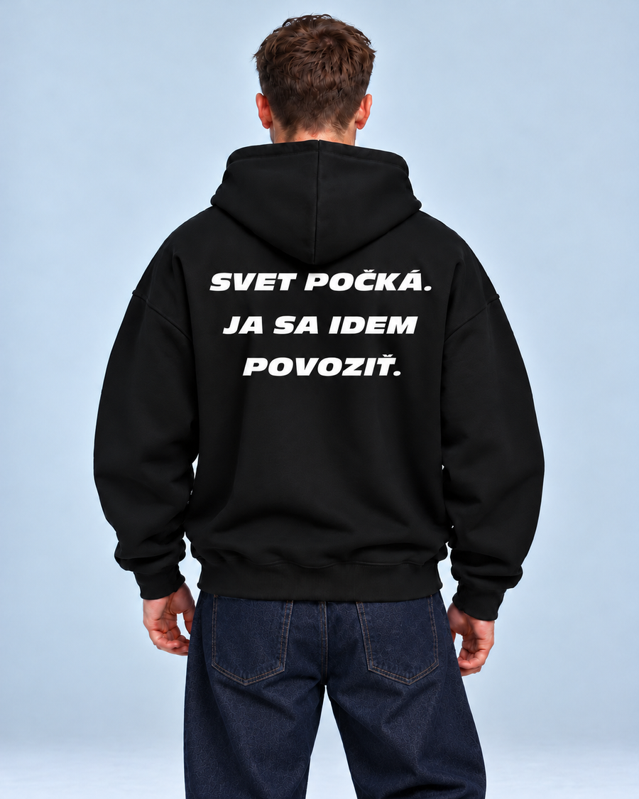 Svet počká. Ja sa idem povoziť – čierna oversized mikina, pohľad zozadu