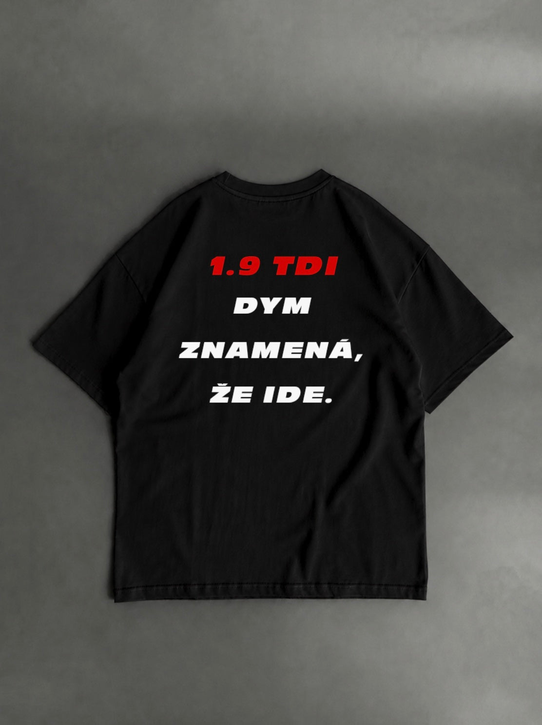 1.9 TDI – dym znamená, že ide – čierne oversized tričko s potlačou