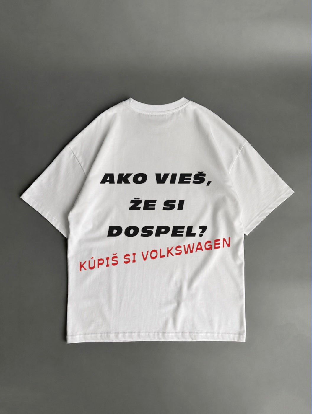 Ako vieš, že si dospel? Kúpiš si Volkswagen – biele oversized tričko s potlačou