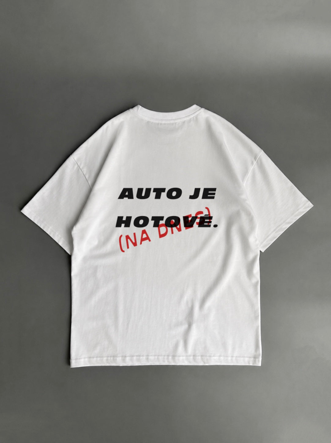 Auto je hotové – biele oversized tričko s potlačou