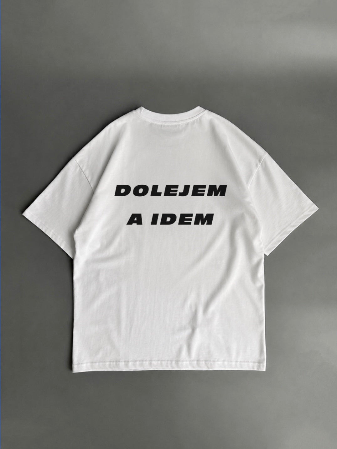 Dolejem a idem – biele oversized tričko s potlačou