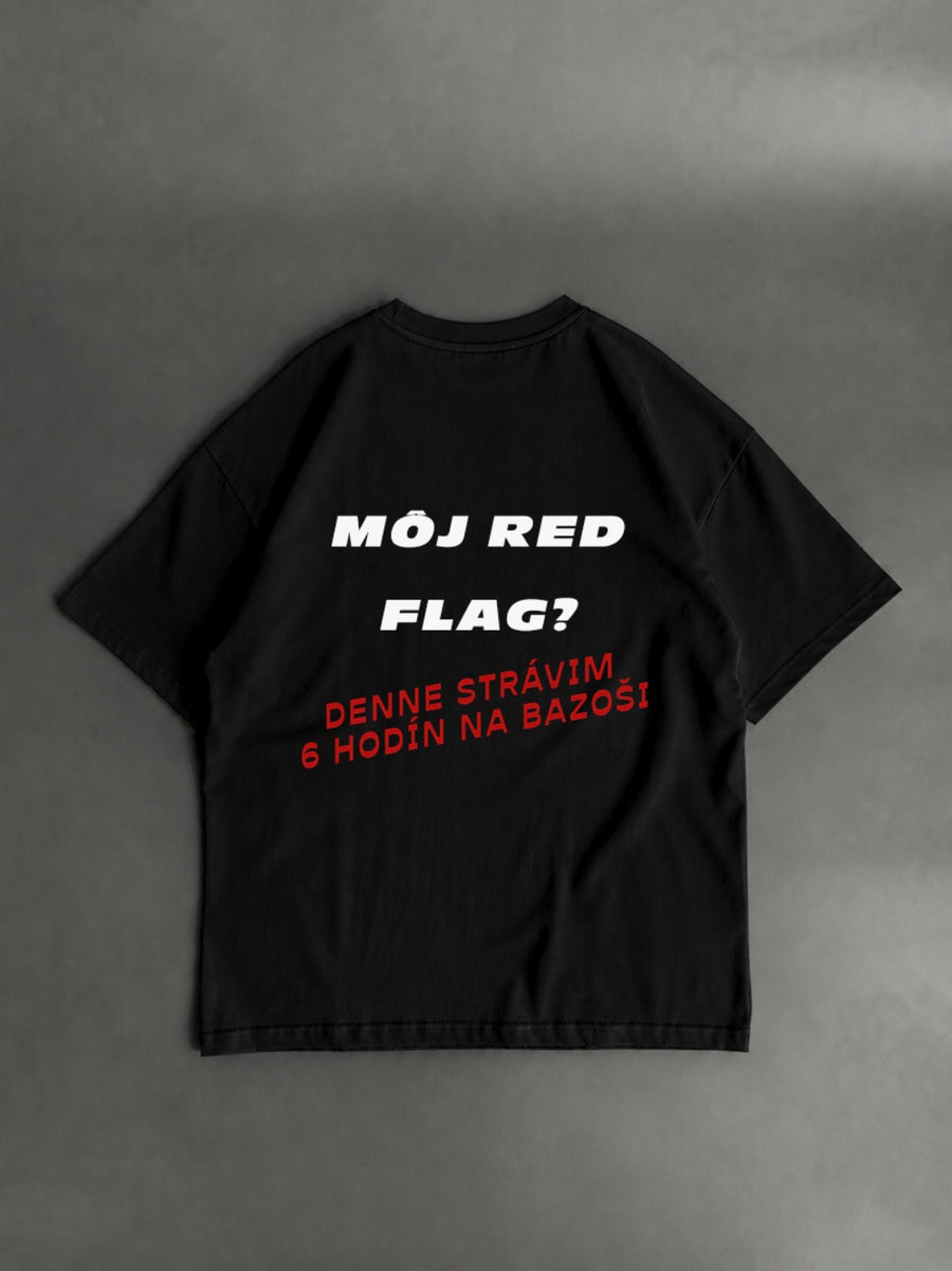 Môj red flag? Denne strávim 6 hodín na Bazoši – čierne oversized tričko s potlačou