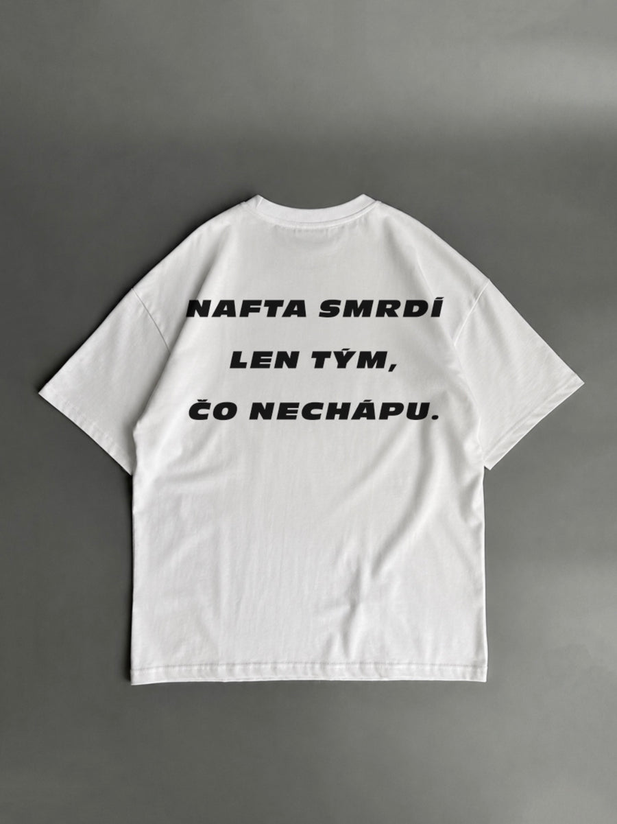 Nafta smrdí len tým, čo nechápu – biele oversized tričko s potlačou