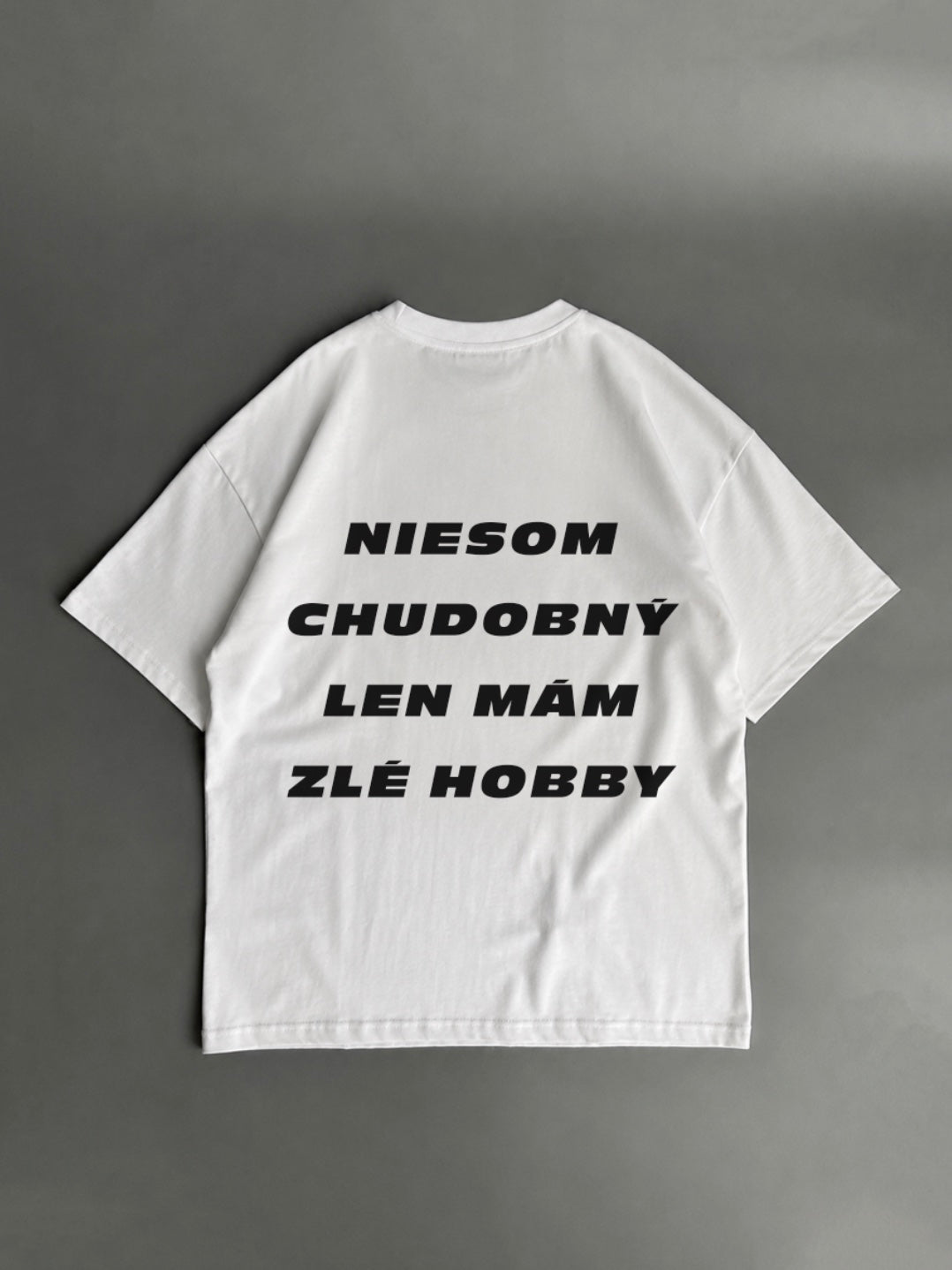Nie som chudobný, len mám zlé hobby – biele oversized tričko s potlačou