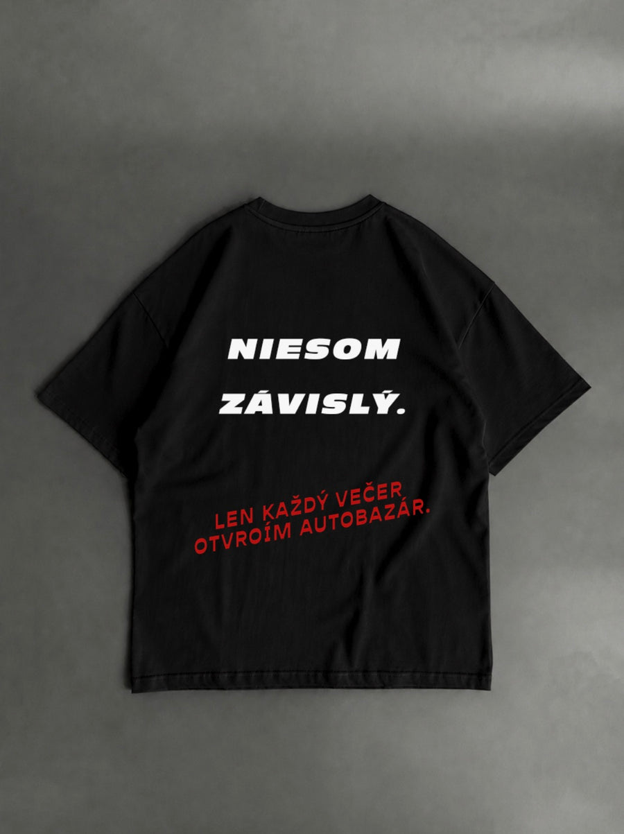 Nie som závislý. Len každý večer otvorím Autobazár – čierne oversized tričko s potlačou