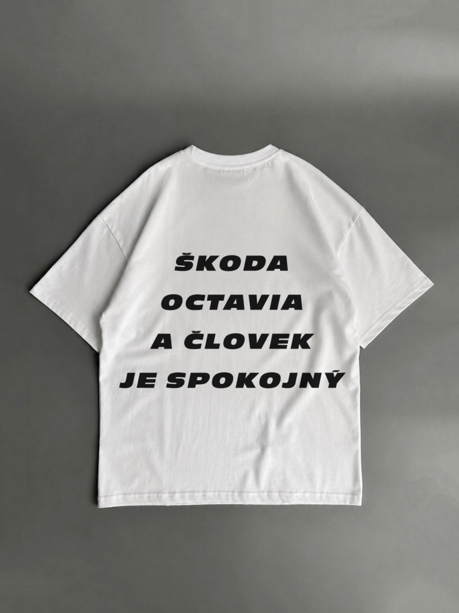 Škoda Octavia a človek je spokojný – biele oversized tričko s potlačou