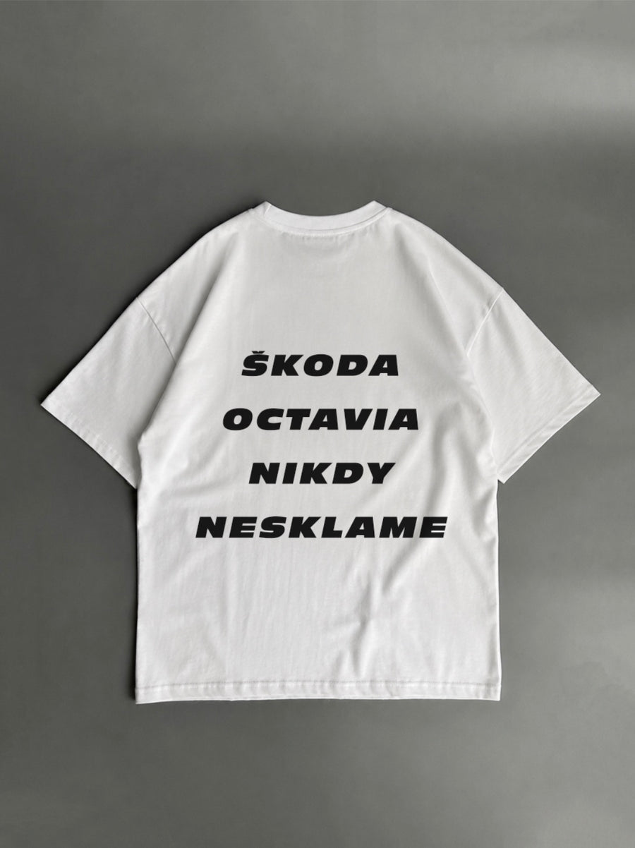 Škoda Octavia nikdy nesklame – biele oversized tričko s potlačou