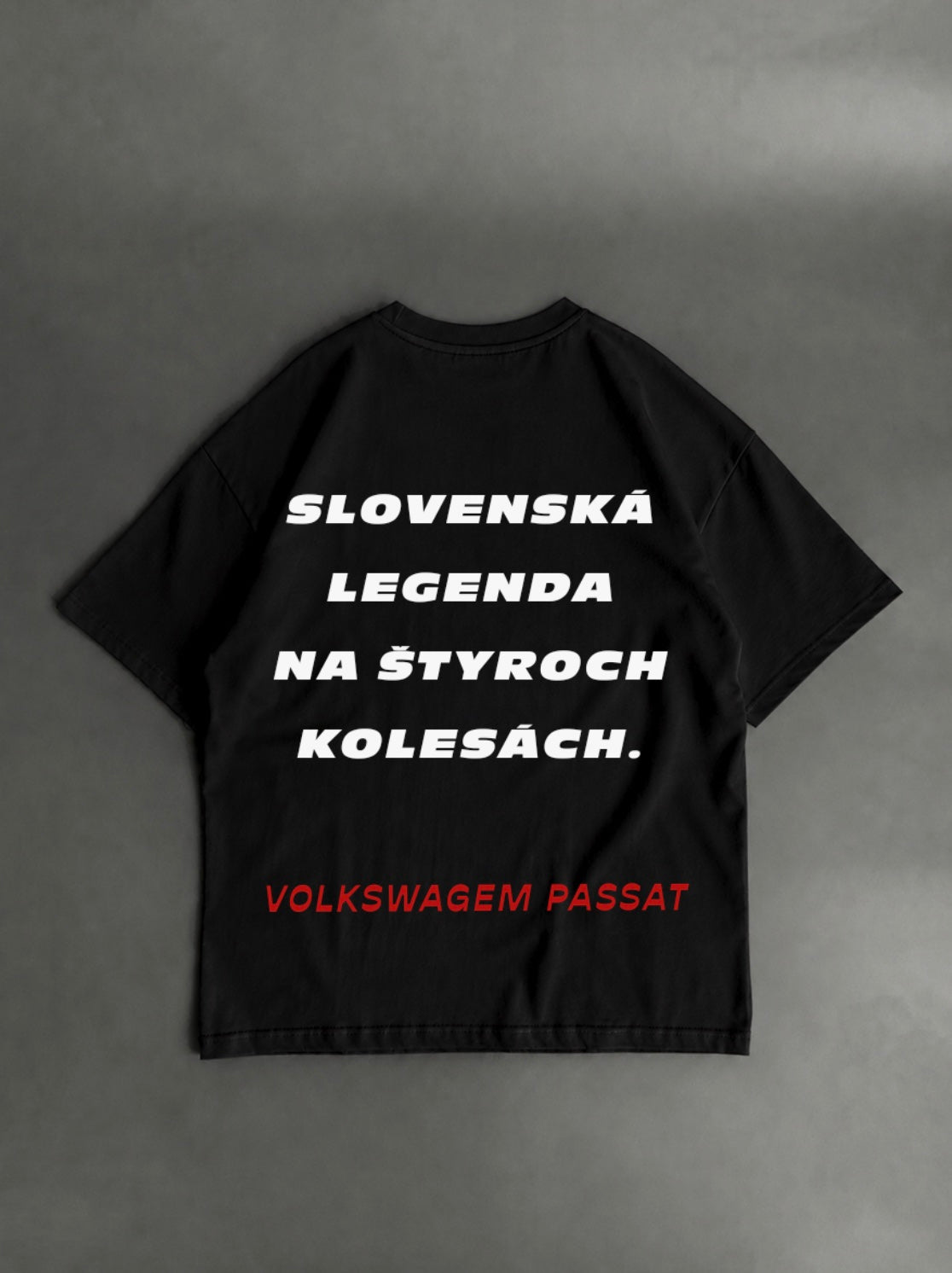 Slovenská legenda na štyroch kolesách – Volkswagen Passat – čierne oversized tričko s potlačou