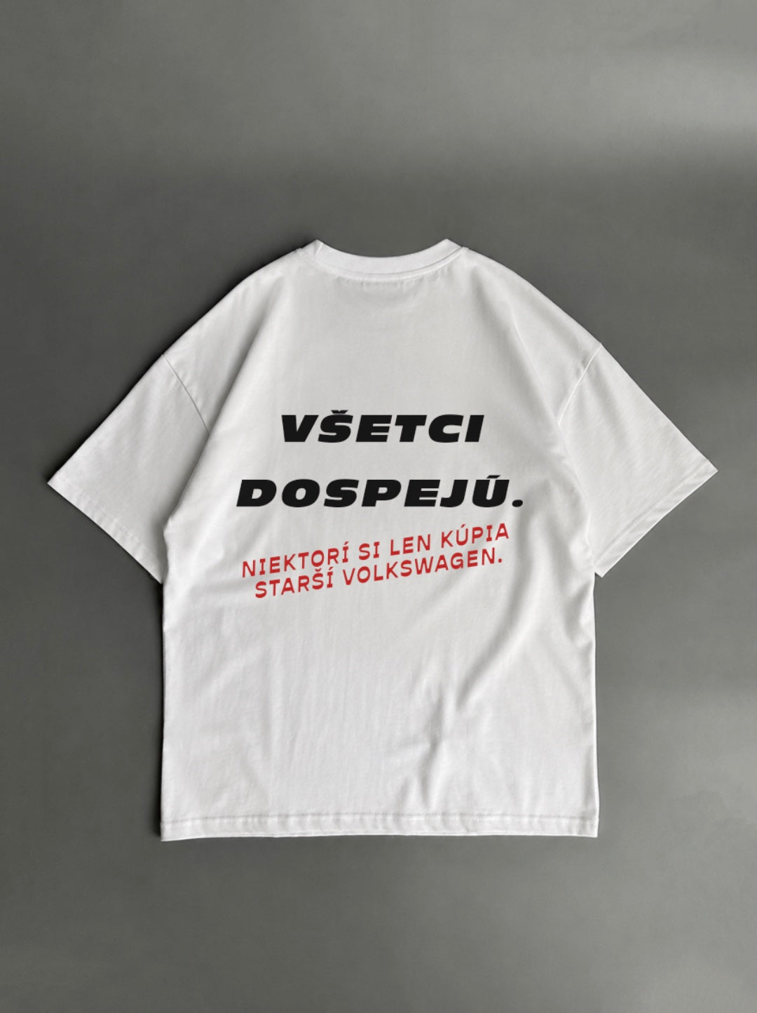 Všetci dospejú – niektorí si len kúpia starší Volkswagen – biele oversized tričko s potlačou