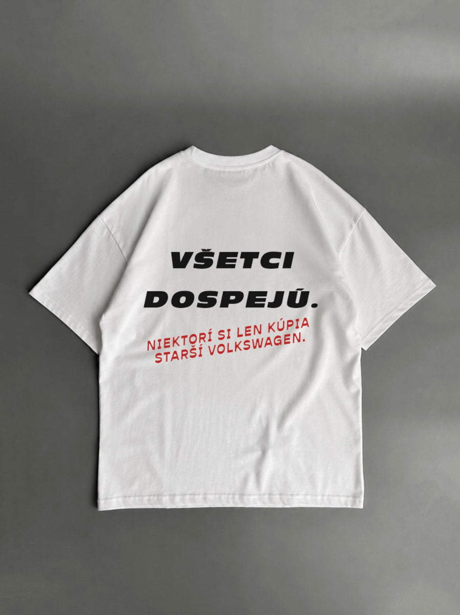 Všetci dospejú – niektorí si len kúpia starší Volkswagen – biele oversized tričko s potlačou