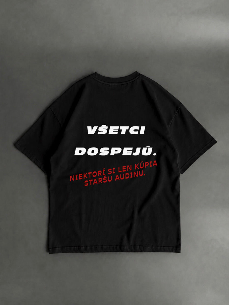 Všetci dospejú – niektorí si len kúpia staršie Audi – čierne oversized tričko s potlačou