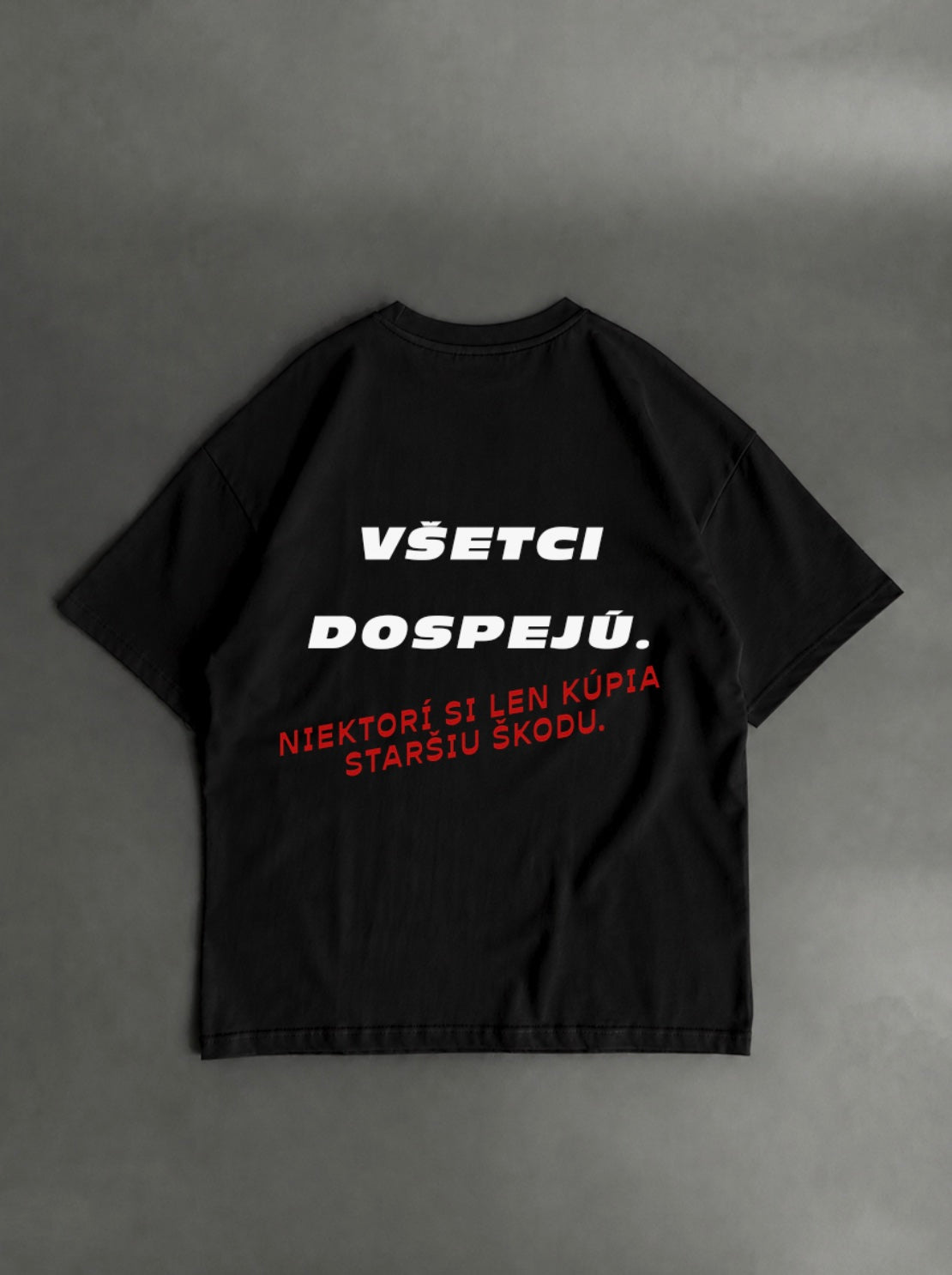 Všetci dospejú – niektorí si len kúpia staršiu Škodu – čierne oversized tričko s potlačou