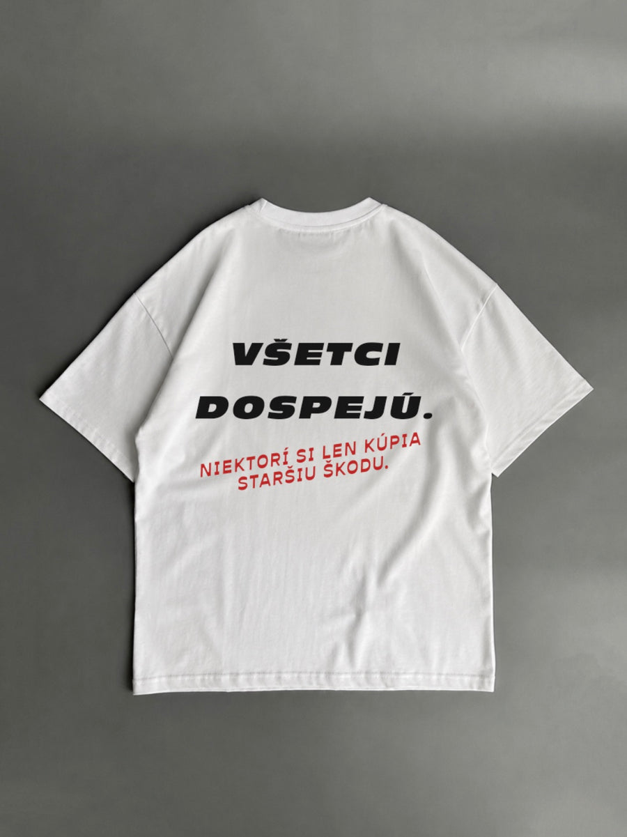 Všetci dospejú – niektorí si len kúpia staršiu Škodu – biele oversized tričko s potlačou
