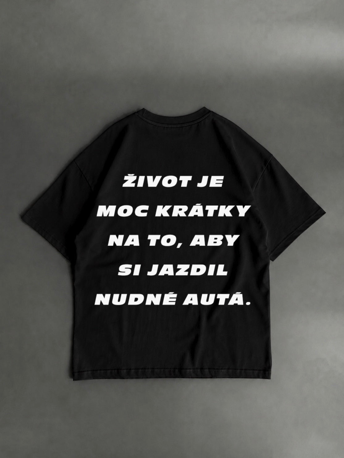 Život je príliš krátky na nudné autá – čierne oversized tričko s potlačou