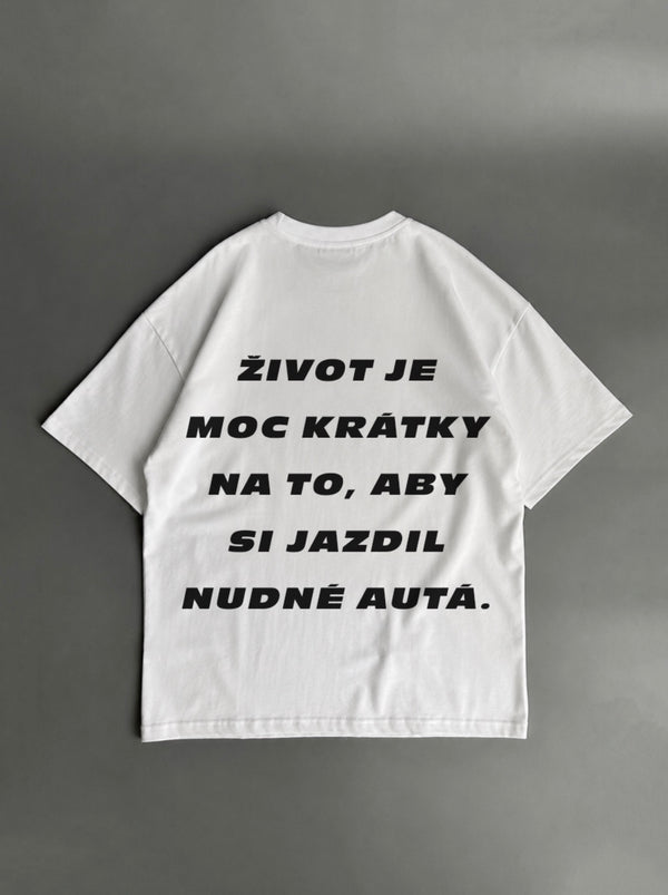 Život je príliš krátky na nudné autá – biele oversized tričko s potlačou