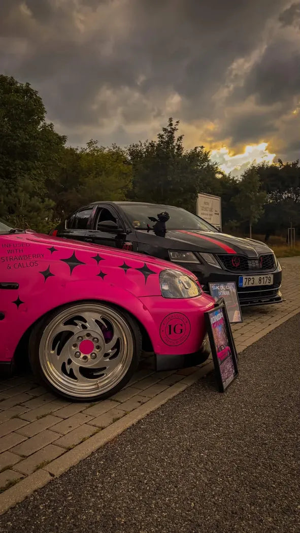 Reálna objednávka Auto Obrazy č. 4 – custom obraz auta a potlačené tričko od zákazníka