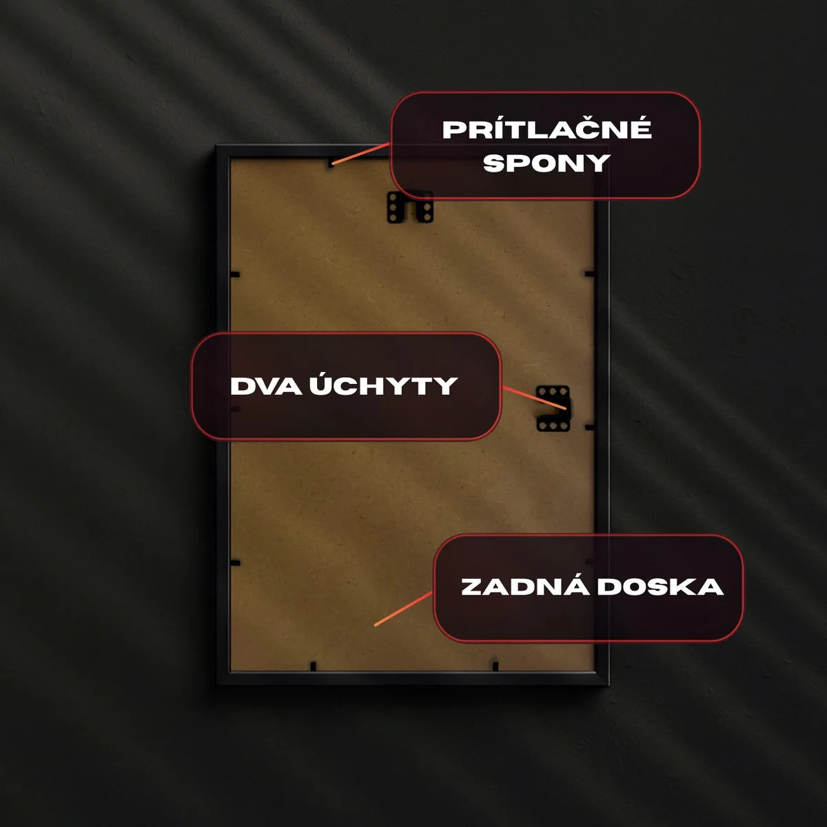 Zadná strana obrazu – prítlačné spony, dva úchyty a zadná doska